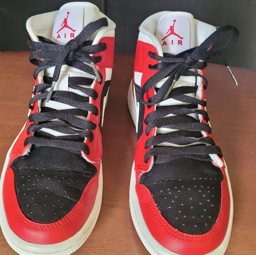 Nike Shoes Air Jordan 1 Mid Women's Size 7 Red Black BQ6472-601